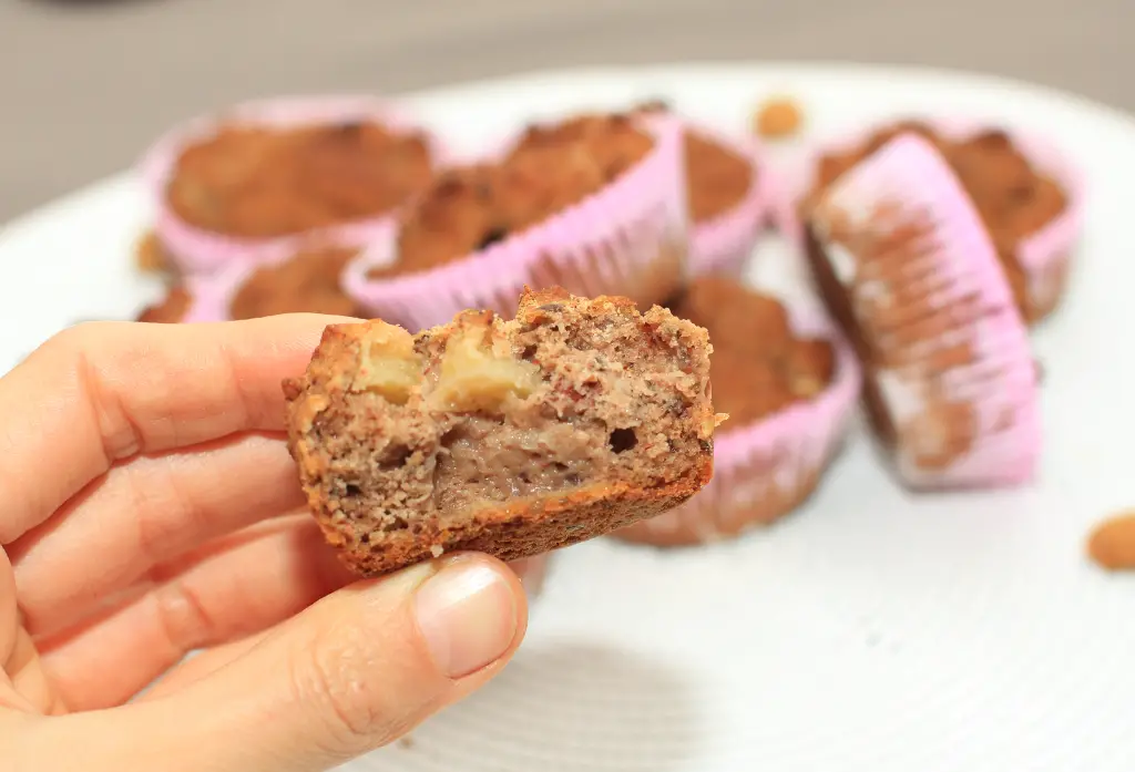 Apfel-Maronimehl-Muffins mit Mandeln