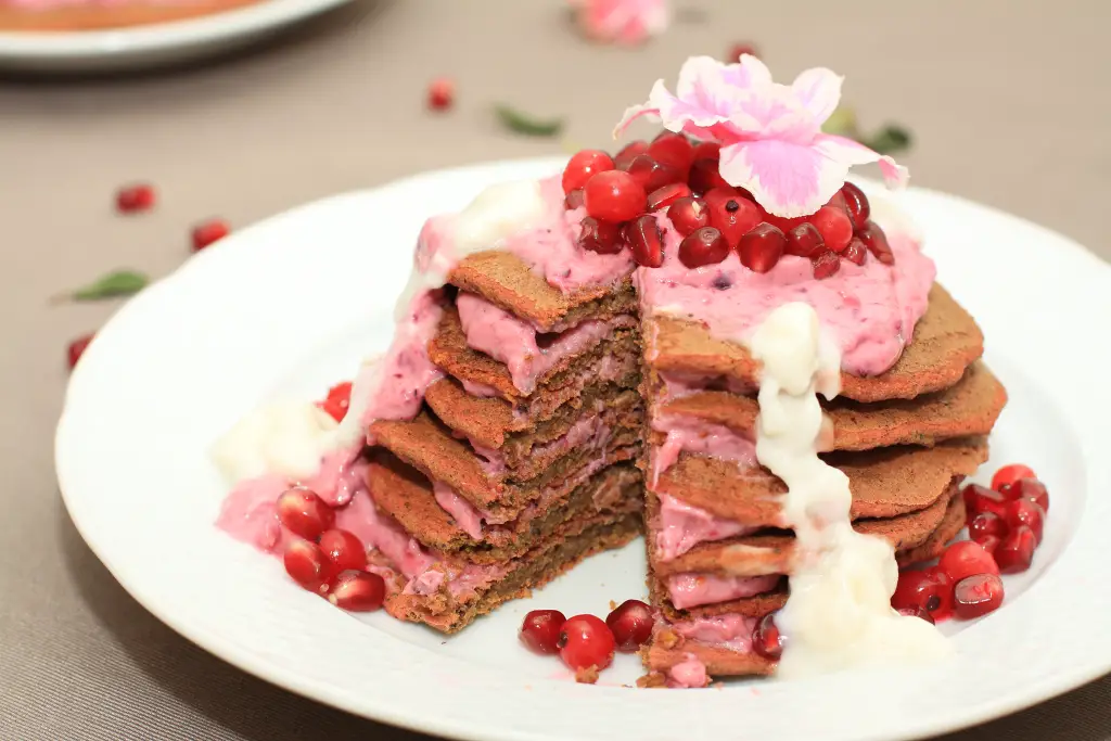 Rote Rüben-Pancakes mit Roten Früchten