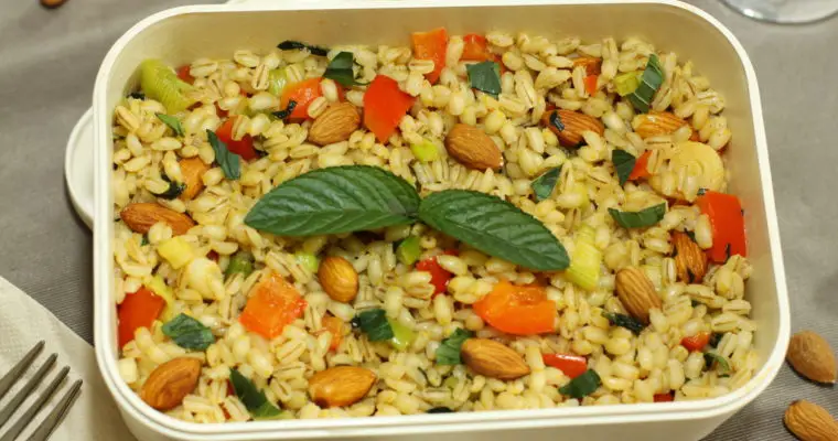 Italienischer Orzo-Salat mit Mandeln & Minze