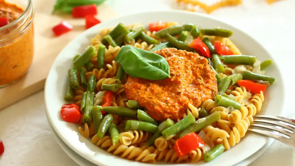 Pasta mit grünen Bohnen &amp; rotem Pesto – Die gesunde Linie