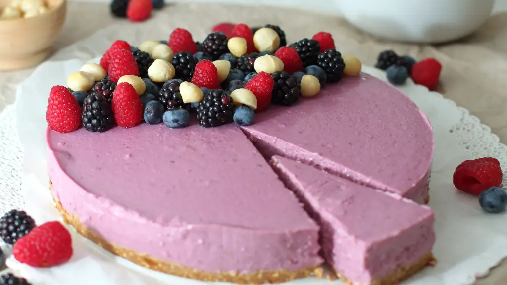 Macadamianuss-Cheesecake mit Waldbeeren