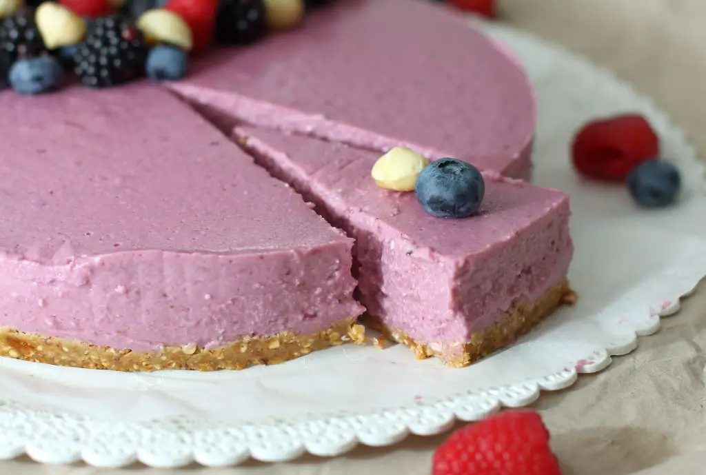 Macadamianuss-Cheesecake mit Waldbeeren – Die gesunde Linie