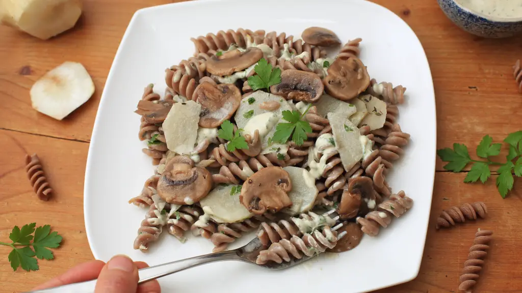 Vollkorn-Pasta mit Topinambur & Tahinisoße