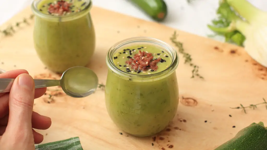 Zucchini-Fenchel-Suppe mit Thymian