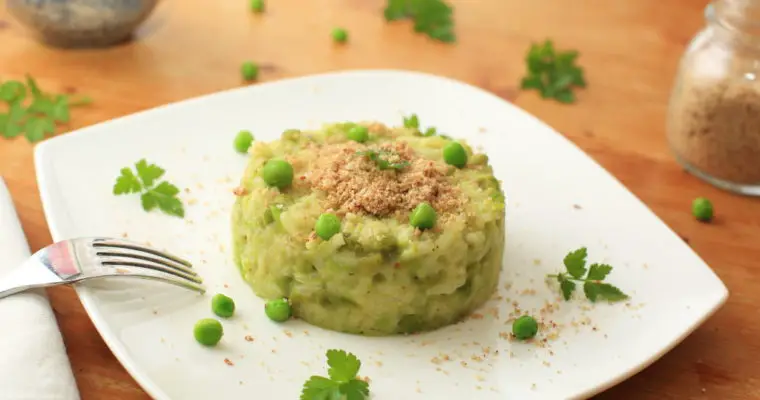 Venezianisches Risi & Bisi mit veganem Parmesan