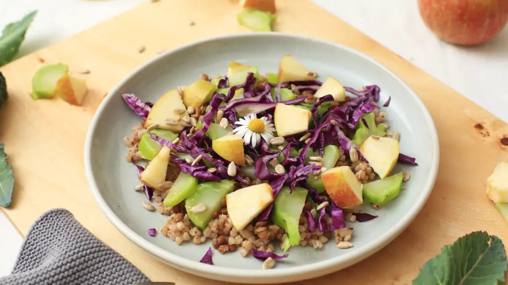 Buchweizen-Linsen-Salat mit Brokkoli-Stielen