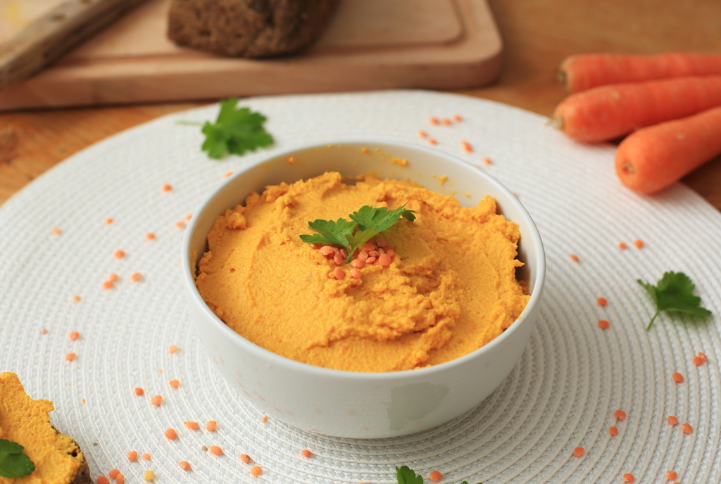 Gerösteter Karotten-Linsen-Hummus – Die gesunde Linie