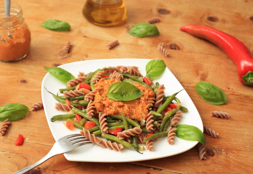 Pasta mit grünen Bohnen und Pesto Rosso – Die gesunde Linie