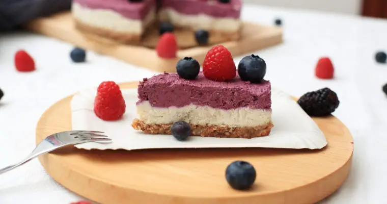 Rohveganer Beeren-Cheesecake