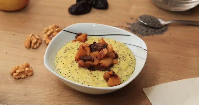 Cremiges Hirse-Mohnporridge mit geröstetem Apfel & Walnüssen