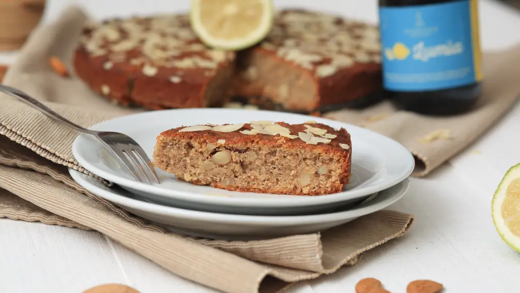 Sizilianischer Mandelkuchen mit Zitronenöl